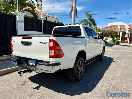 jeepetas y camionetas - Toyota Hilux 2022 2.4  5