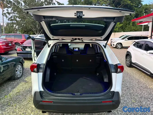 jeepetas y camionetas - Toyota rav4 2020 xle clean carfax  9