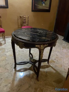 Mesa con tope de marmol