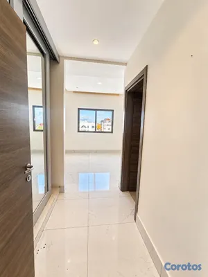 apartamentos - vendo ensanche naco piso 6 dos habitaciones con su baño dos parqueos techados  2