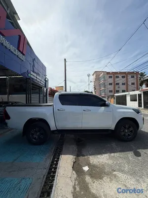 jeepetas y camionetas - Toyota Hilux SRV 2025 6
