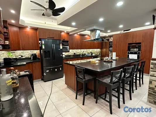 casas - Hermosa y acogedora casa en residencial cerrado en 10