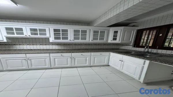 casas - Casa en Alquiler de 4 habitaciones en Paraiso 9