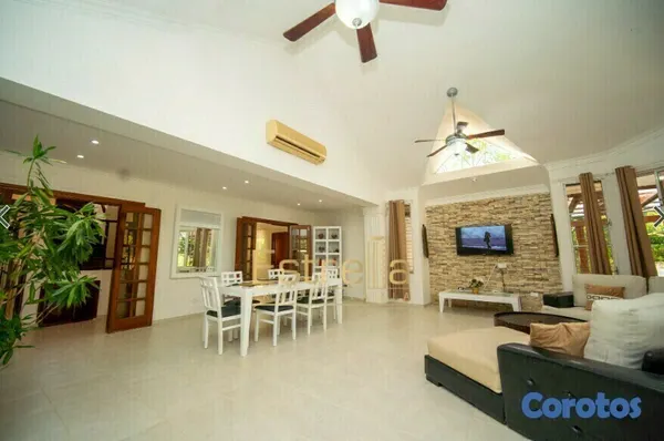 casas vacacionales y villas - Villas en venta de 4 a 6 habitaciones de dos niveles ubicado en Juan Dolio     5