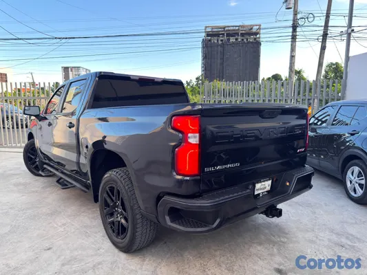 jeepetas y camionetas - CHEVROLET SILVERADO RST 2022 DIESEL 4X4 7