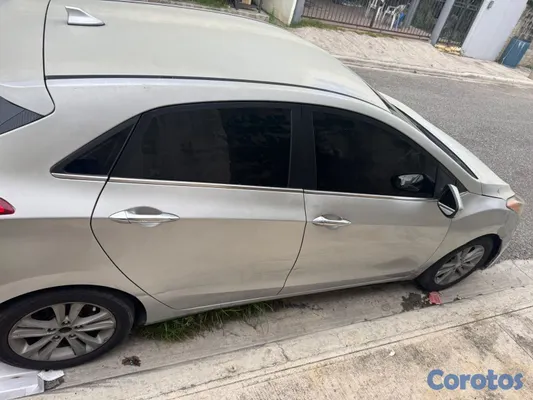carros - Hyundai Elantra GT 2016 3