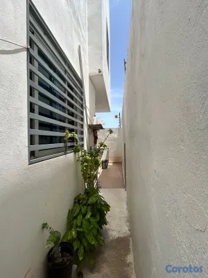 casas - vendo casa santo Domingo este dos niveles tres habitaciones dos baños dos parqu 18