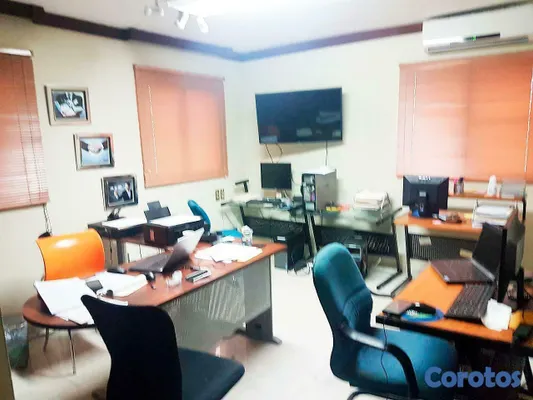 oficinas y locales comerciales - Este local semi-amueblado es ideal para oficina 4