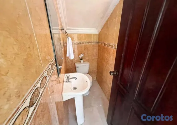 casas - Casa de 2 niveles en venta en Villa Aura 3