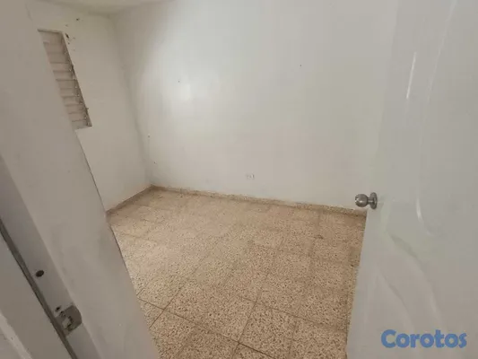 casas - BAYONA ALQ CASA Y APTOS 2 Y 3 HAB MARQUESINA RD$10 5