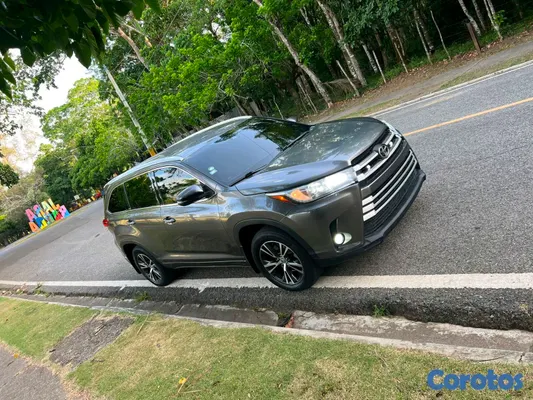 jeepetas y camionetas - Toyota higlander le 2018 7