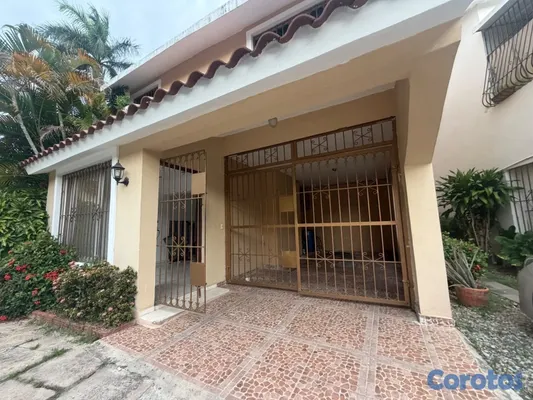casas - vendo casa avenide Cayetano Germosen dos niveles tres habitaciones marquesina  11