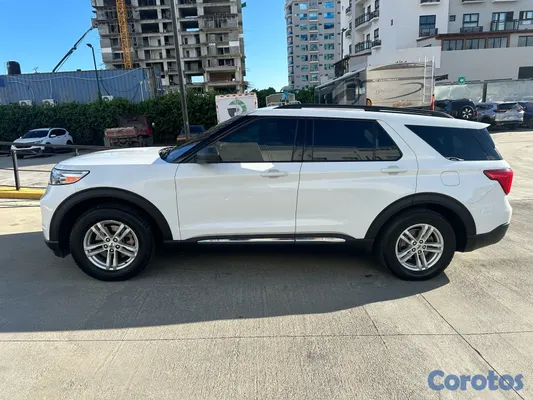 jeepetas y camionetas - Ford Explorer 2021 XLT 72.000 millas 2