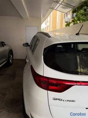 jeepetas y camionetas - Se vende Kia Sportage 2019 – Blanca RD$950,000.00 5