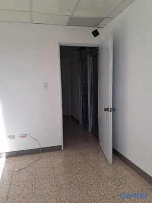 oficinas y locales comerciales - Alquilo Local 65 mts  3er piso para oficina en la  8