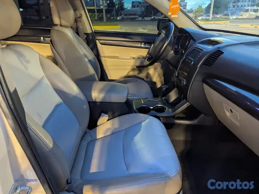jeepetas y camionetas - Excelente Kia Sorento como nuevo  9