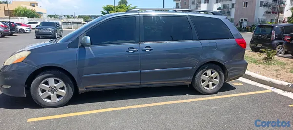 jeepetas y camionetas - Vendo Toyota sienna de oportunidad  5