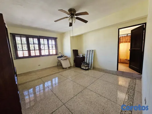 casas - Casa de 5 habitaciones 3 baños en alquiler en Juli 10