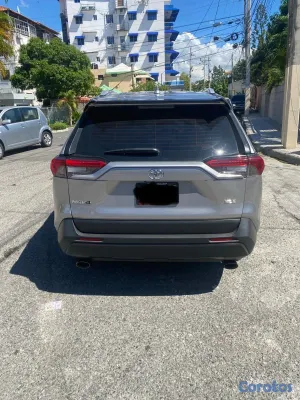 jeepetas y camionetas - TOYOTA RAV4 XLE 2021 4x2 AMERICANA RD$1,565,000 NEG. VEHÍCULO DE USO PERSONAL
 4