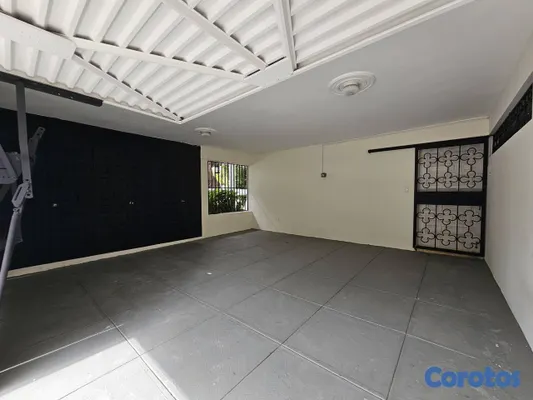 casas - Casa de 5 habitaciones 4 baños 4 parqueos en alqui 2