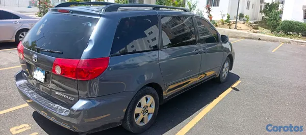 jeepetas y camionetas - Vendo Toyota sienna de oportunidad  7