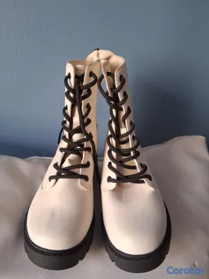 ropa y zapatos - Botas blancas Art Class 7