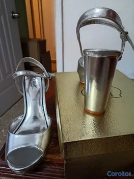 zapatos para mujer - Vendo Sandalias Plateadas de Fiesta como Nuevas