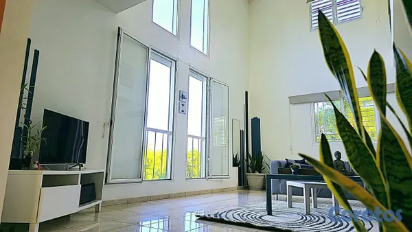 casas vacacionales y villas - EN VENTA | Villa de lujo rodeada de naturaleza en  4