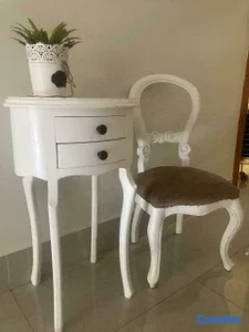 mesa y sillita mueble auxiliar