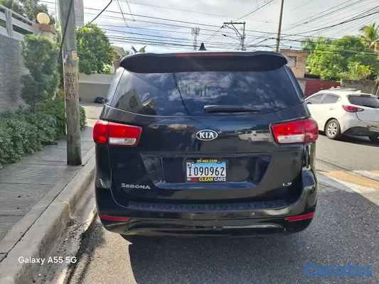 jeepetas y camionetas - Kia Sedona V6 2015  13