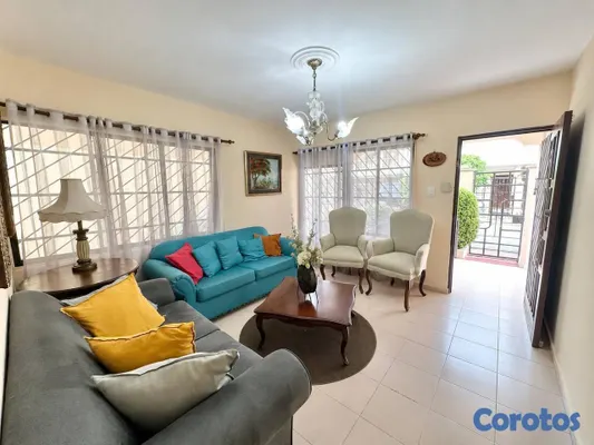 apartamentos - Casa de 2 Niveles en Urbanización Velazcasas – Av. 10