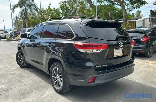 jeepetas y camionetas - Toyota higlander xle 2019 6