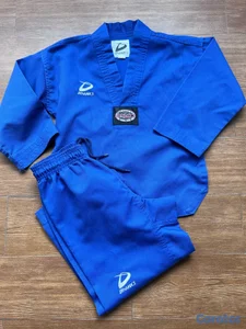 Uniforme de taekwondo azul – RD$1,000 