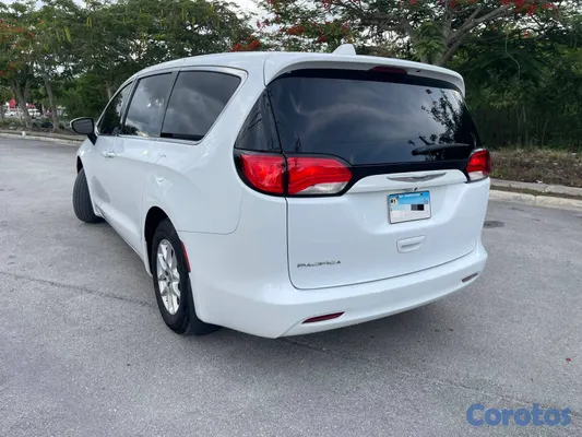 jeepetas y camionetas - Chrysler Pacifica 2017 excelentes condiciones  6