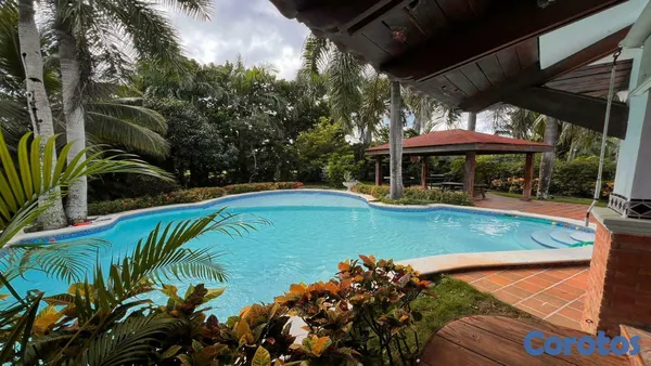 casas vacacionales y villas - En Venta Villa en Juan Dolio en Metro Country Club Se Recibe Permuta 4