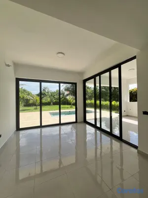 casas vacacionales y villas - villa de oportunidad de lujo playa nueva romana tres habitaciones con baño 4parq 3