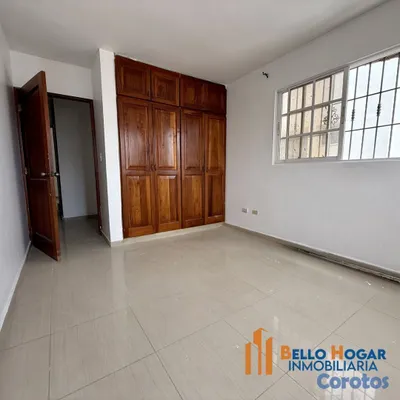 apartamentos - Apartamento en Alquiler – Tercer Piso, Ubicado en  8