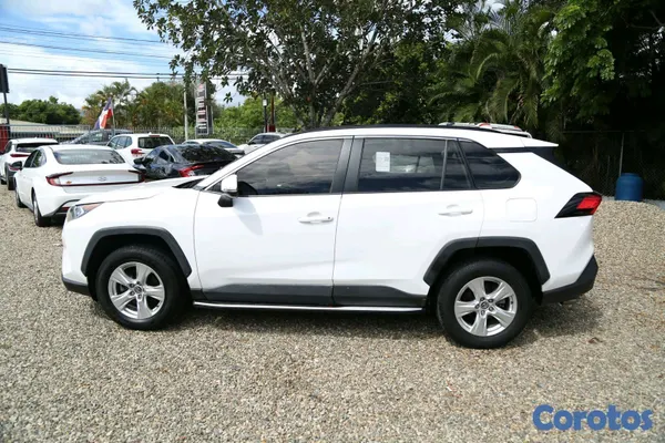 jeepetas y camionetas - Toyota rav4 2020 xle clean carfax  3