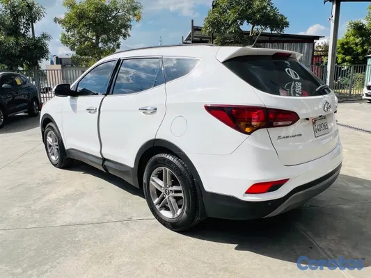 jeepetas y camionetas - Hyundai Santa Fe Se 2018 
• Motor Dohc • 4 Cilindros • 3 Filas de Asientos • 5