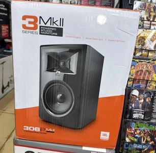 Monitores de estudio JBL de 6.5 pulgadas 
