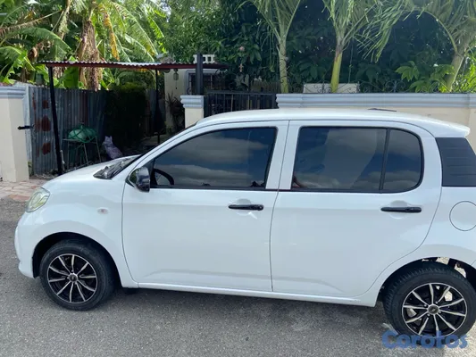 carros - dahiatsu boon Toyota passo 12