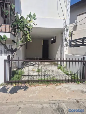 casas - CASA EN VENTA EN KM. 9 DE LA AV. INDEPENDENCIA  2