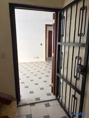 apartamentos - ALQUILO apartamento Piso 2 En el Evaristo Morales  8