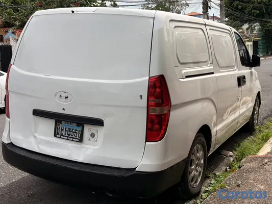 otros vehiculos - Hyundai H-1 año 2012 4 cilindros 4