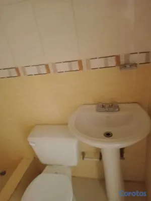 casas - Casa en HATO del Yaque, SEGUNDO NIVEL. Dos depósitos. 15.000 Y 2.000 DE CONTRATO 10