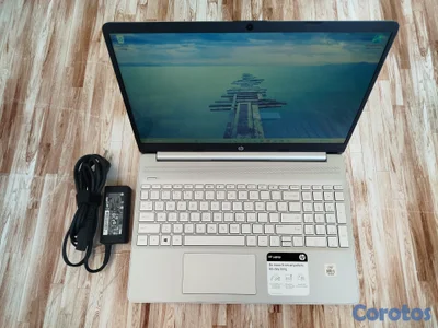 HP 15.6¨ TOUCH 12 RAM  i5 10ma  256 SSD LAPTOP  