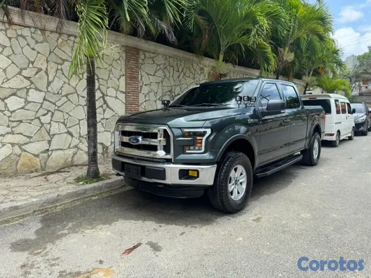 jeepetas y camionetas - Ford F-150 SuperCrew 4x4 — Motor 5.0L V8 Coyote 2015 Guard Metallic 8