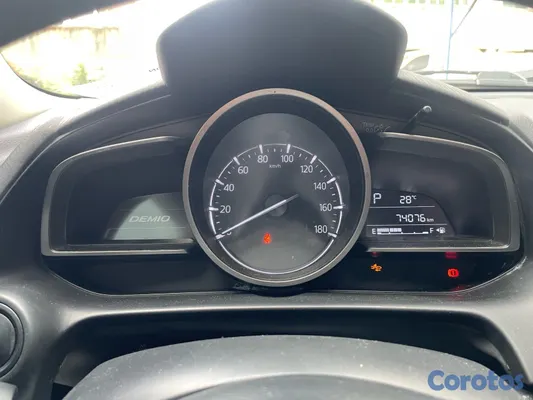 carros - Mazda Demio 2019 10