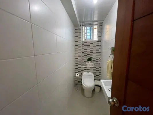 apartamentos - 2do nivel con terraza y parqueos techados en jardines del sur 11