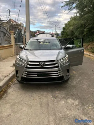 jeepetas y camionetas - Toyota higlander le 2018 8